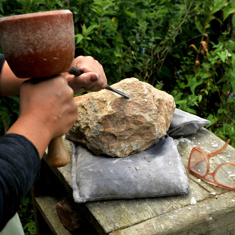 Beeldhouwen (Foto Hans de Bruijn)