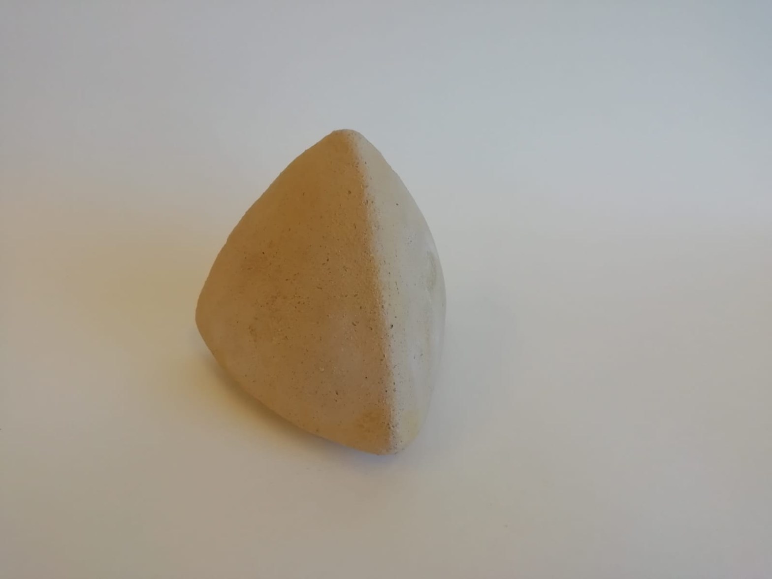 Kunstzinnige oefening: tetraëder boetseren. Afke Roggeveen. Art therapy / kunstzinnige therapie / kunstzinnig therapeut / Vaktherapie beeldend / beeldende therapie