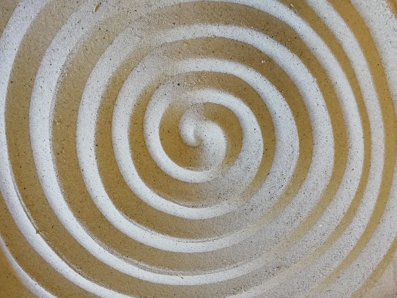 Zandspiraal kunstzinnige oefening Afke Roggeveen, art therapy, kunstzinnige therapie, beeldende therapie, vaktherapie beeldend