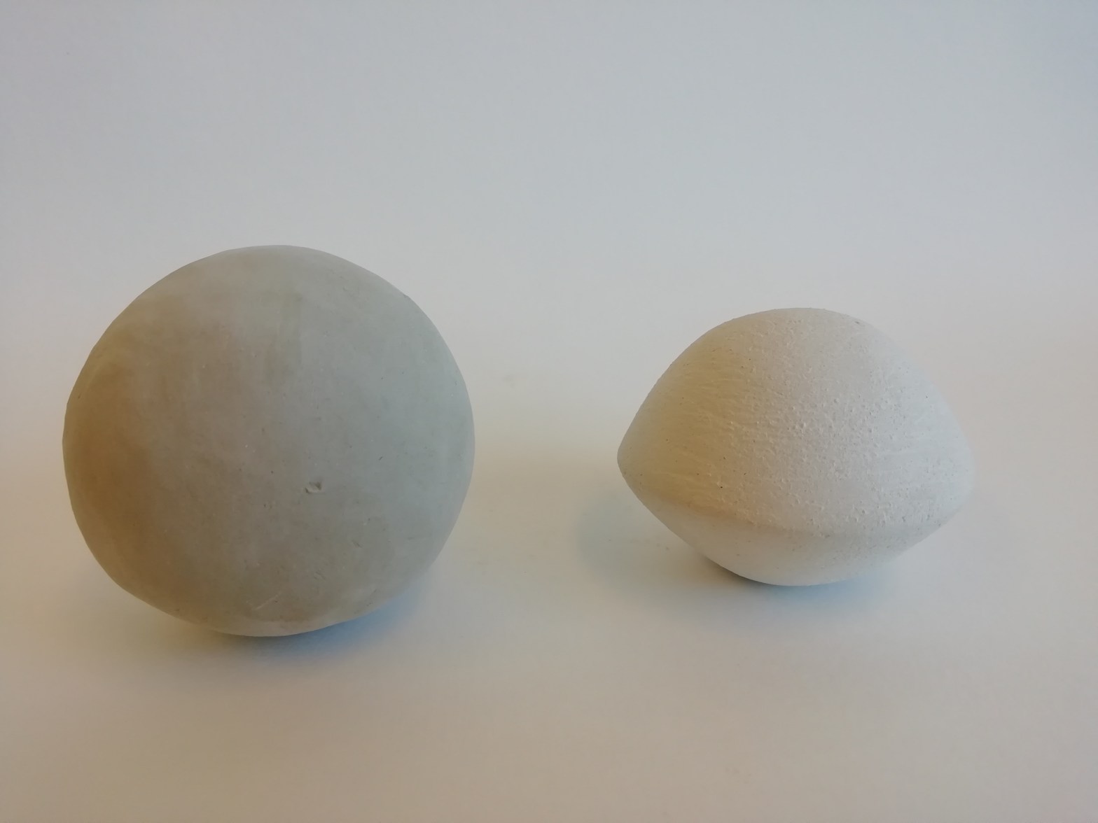 Oefening boetseren discus - kunstzinnige therapie / beeldende therapie / vaktherapie beeldend. Door Afke Roggeveen